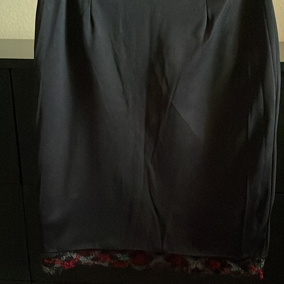 Byer California Brand.  Size 5.  Plaid pattern. Maroon, black, gray - Picture 9 of 11